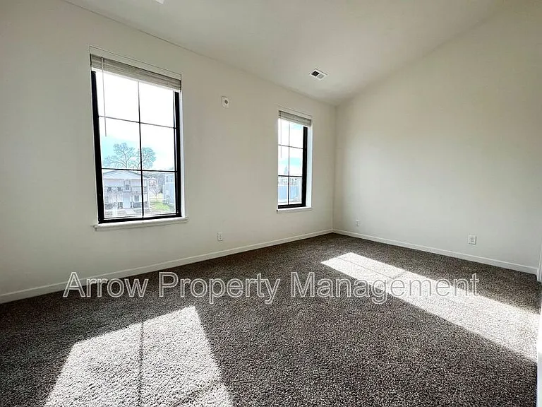 2230 R St #1 — Photo 11