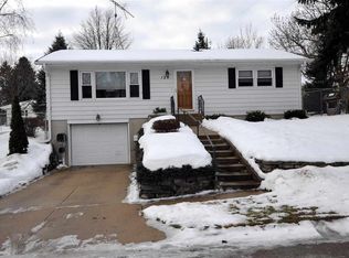 125 Gary Ct, Sun Prairie, WI 53590