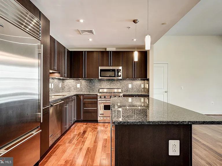 2425 L St NW #736 — Photo 6