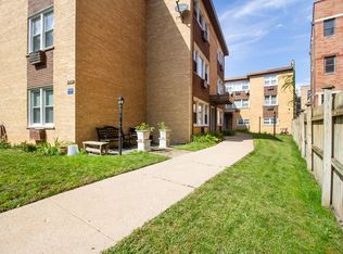 2060 W Chase Ave APT 1C, Chicago, IL 60645