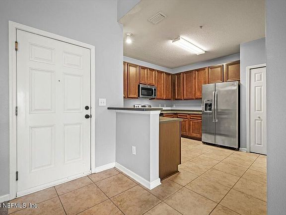 3rd image of 4917 Key Lime Dr Unit 302