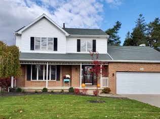 29 Camelot Dr, West Seneca, NY 14224