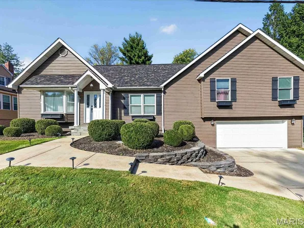 10419 Capitol Pl, Saint Louis, MO 63131