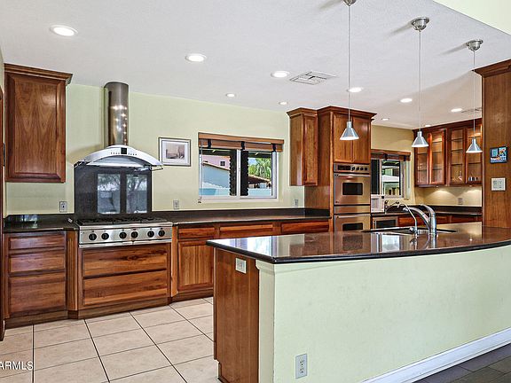 3rd image of 231 W GARDENIA Drive