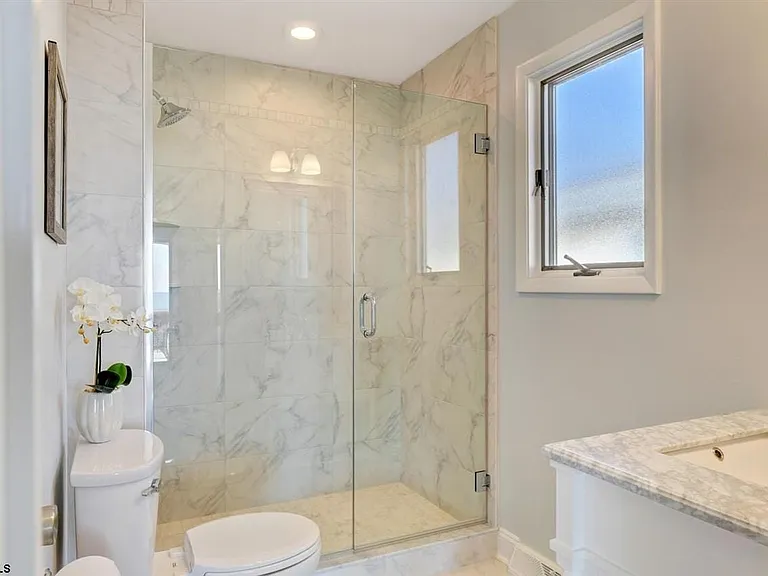 1304 Ocean Ave #1304 — Photo 22