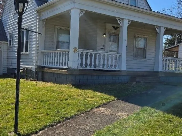 121 Rockdale Rd, Follansbee, WV 26037