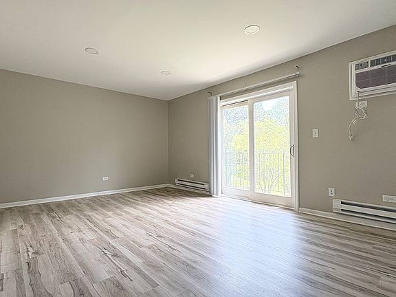3rd image of 1527 Norway Ln APT 1B