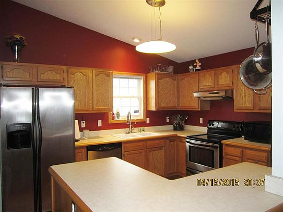 3rd image of 56695 Meadow Glen Dr