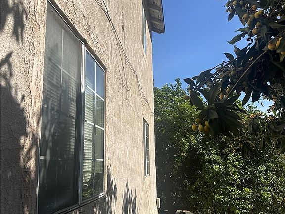 2nd image of 2626 Commodore St