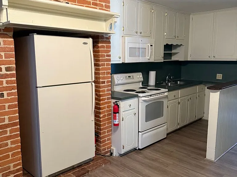17 N Earl St — Photo 26