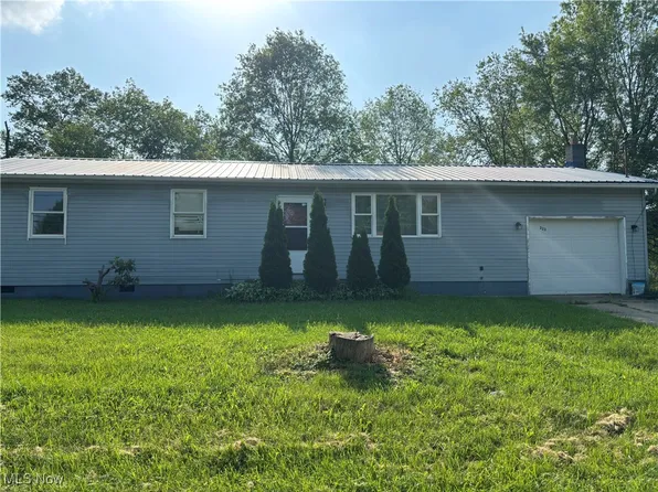 323 Wood St, Davisville, WV 26142