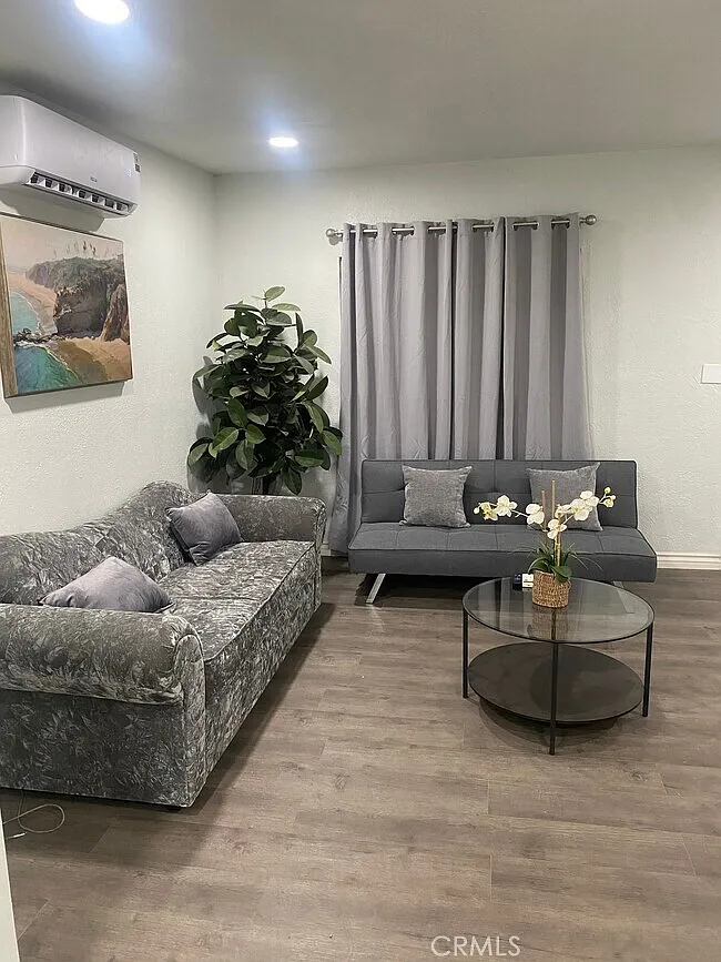 Studio, 370 sqft, $1,850 — Photo 2