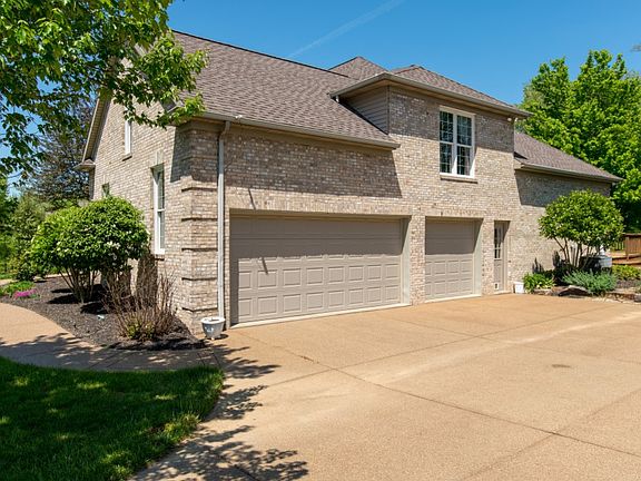 3rd image of 6054 Pembrooke Dr