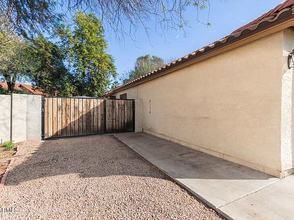 4th image of 1922 E PALOMINO Drive