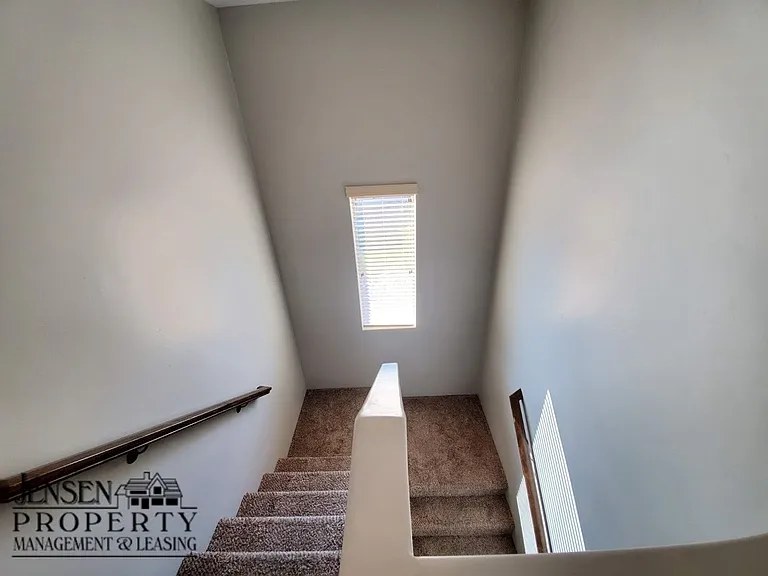671 N Bluffview Cir — Photo 27