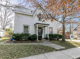 330 Botsford St #3, Newmarket, ON L3Y 1S6