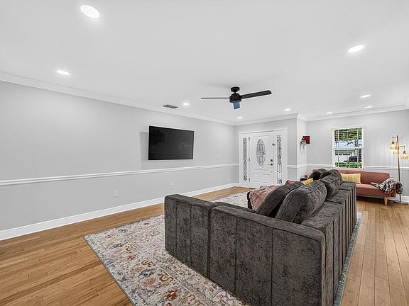5th image of 2028 Illinois St