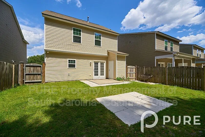 3 bed, 2.5 bath, 1400 sqft, $2,045 — Photo 4