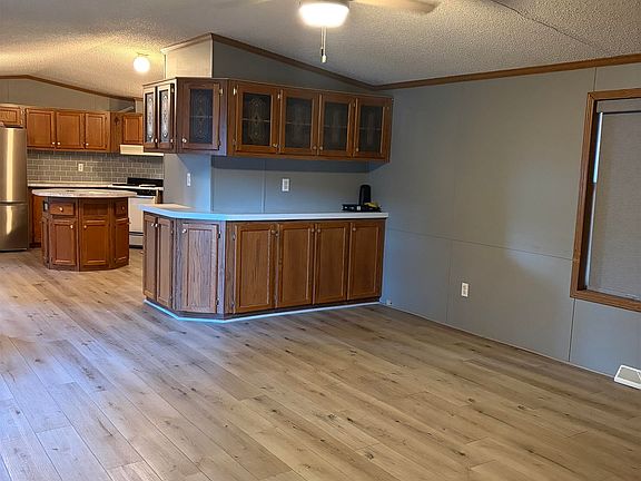 6th image of 9 Durwood Ln