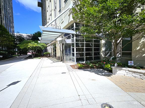 2nd image of 720 N Larrabee St APT 1104