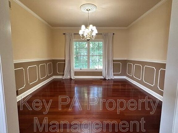 5th image of 16 Brookhollow Dr
