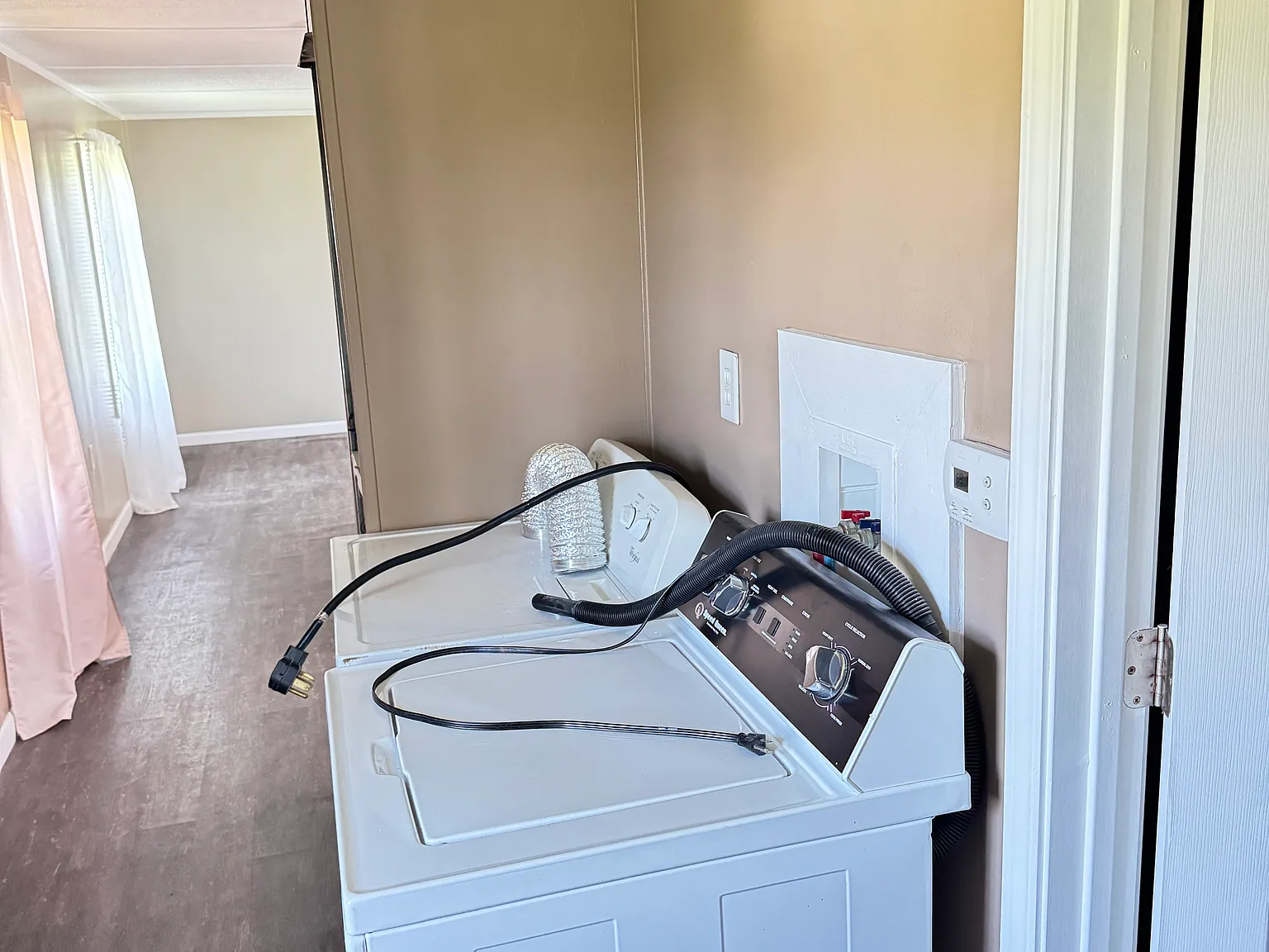3 bed, 1050 sqft, $1,300 — Photo 2