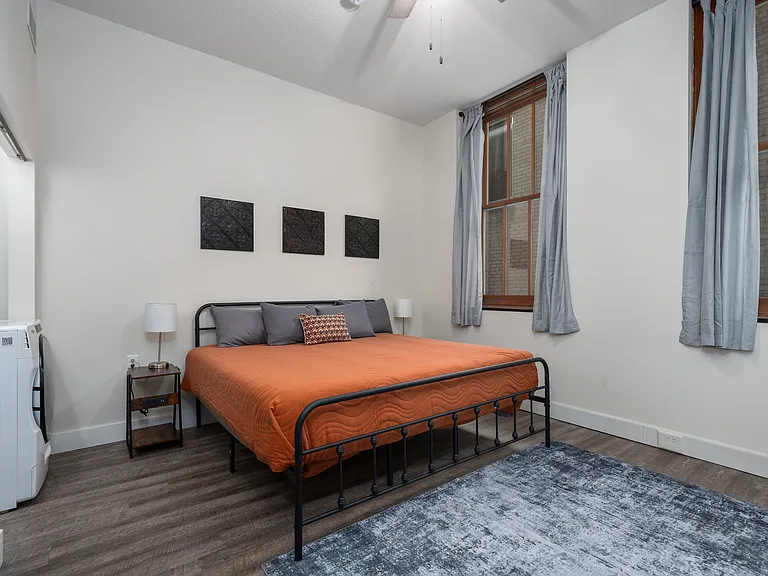 City Hall Apartments — Photo 11
