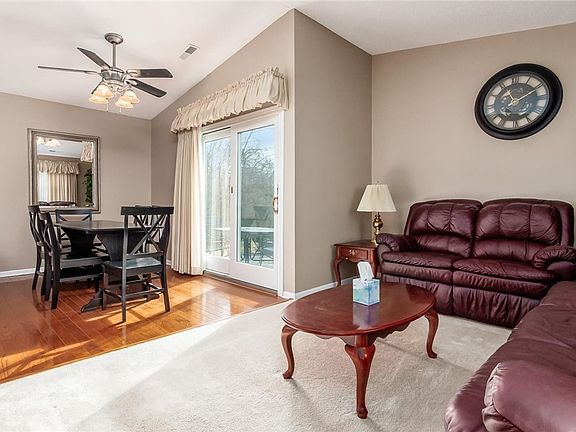 3rd image of 1085 Concord Pl