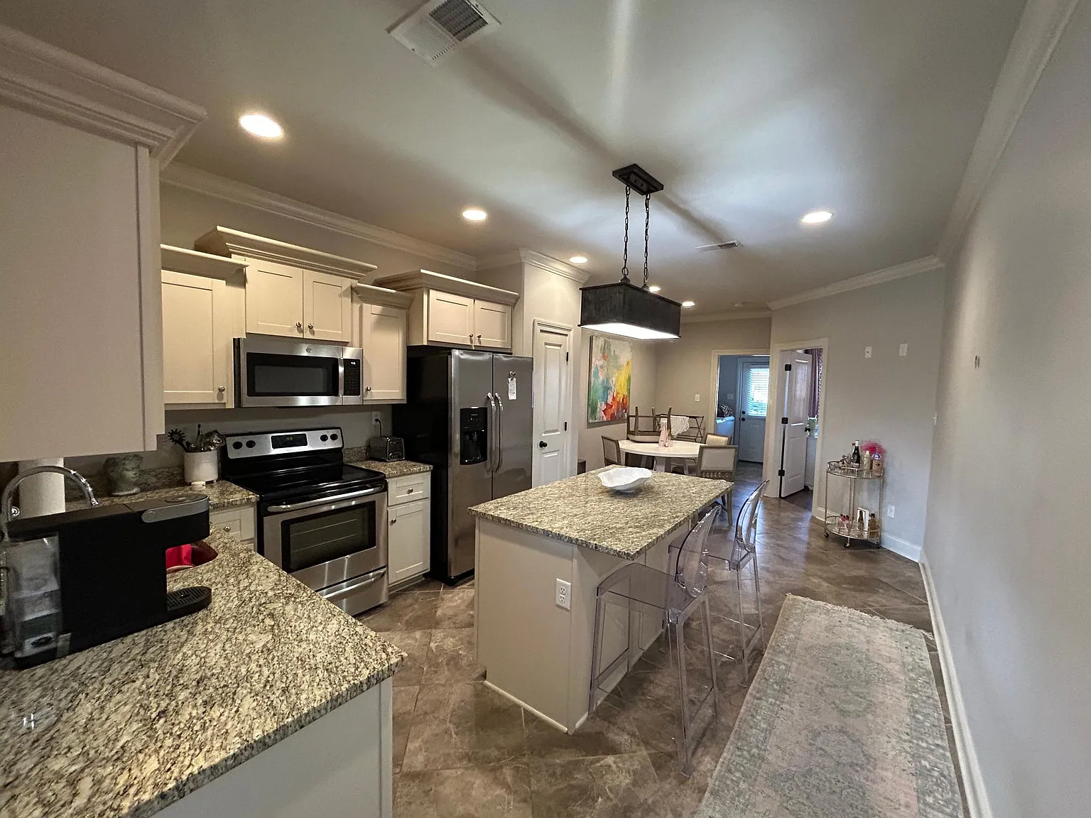 3 bed, 3.5 bath, 1600 sqft, $2,600 — Photo 2