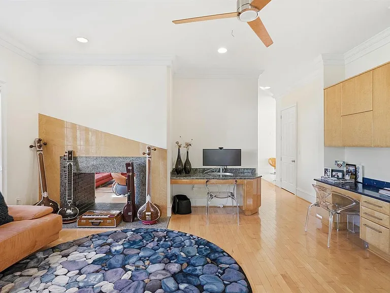 Sitting area off kitchen.