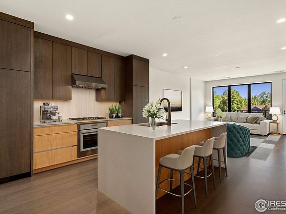3rd image of 205 E 6th St #303