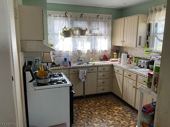 4th image of 39 Alps Rd
