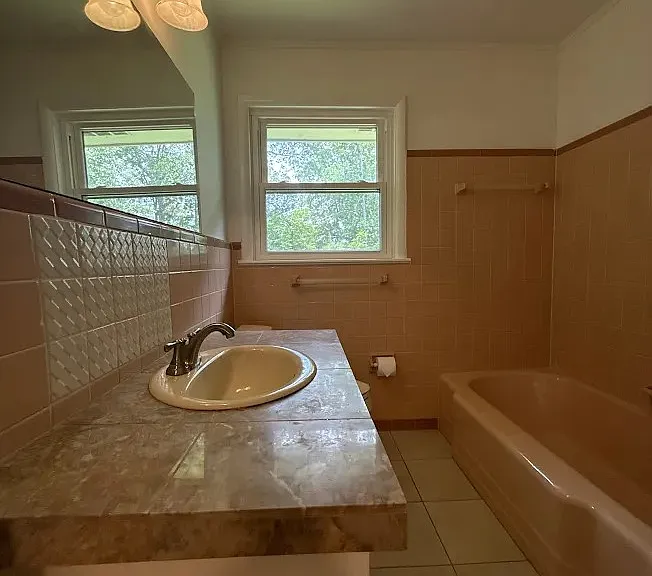 2407 Summerland Dr — Photo 8