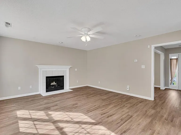 816 Commons Dr N — Photo 8