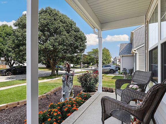 3rd image of 1585 Lavender Dr