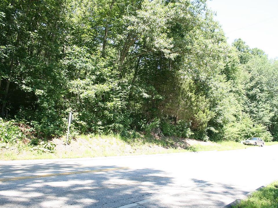 2nd image of 209 - 205 River Rd.