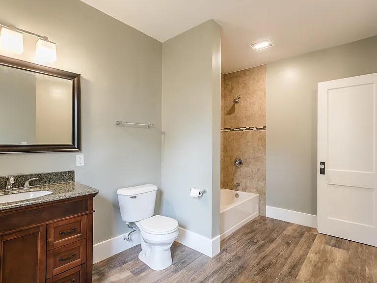 26-28 Palisade Park — Photo 10