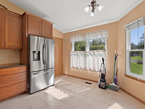 4th image of 590 Eastport Ct