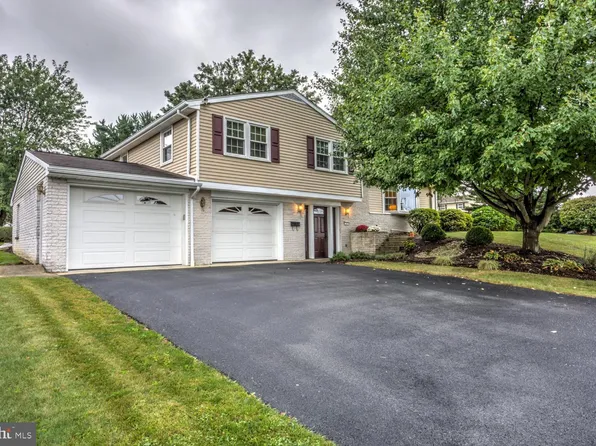 328 E Conestoga St, New Holland, PA 17557