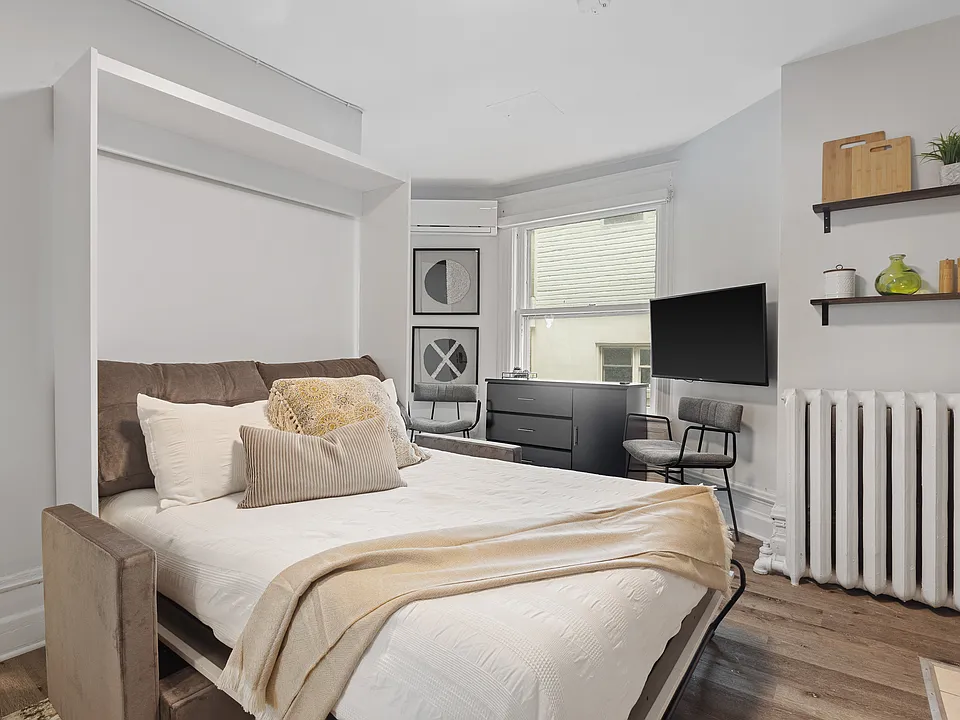 95 Henderson Ave #302