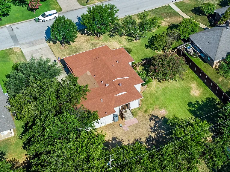 1049 Summerplace Ln — Photo 31