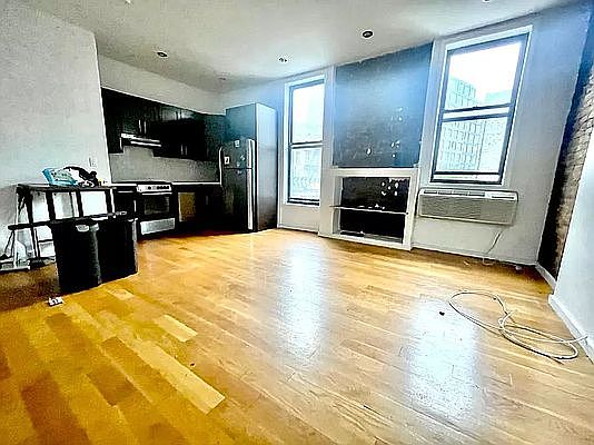 1st image of 17 Spencer Pl #3L