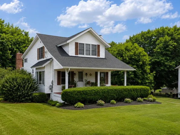 5111 Vera Cruz Rd, Emmaus, PA 18049