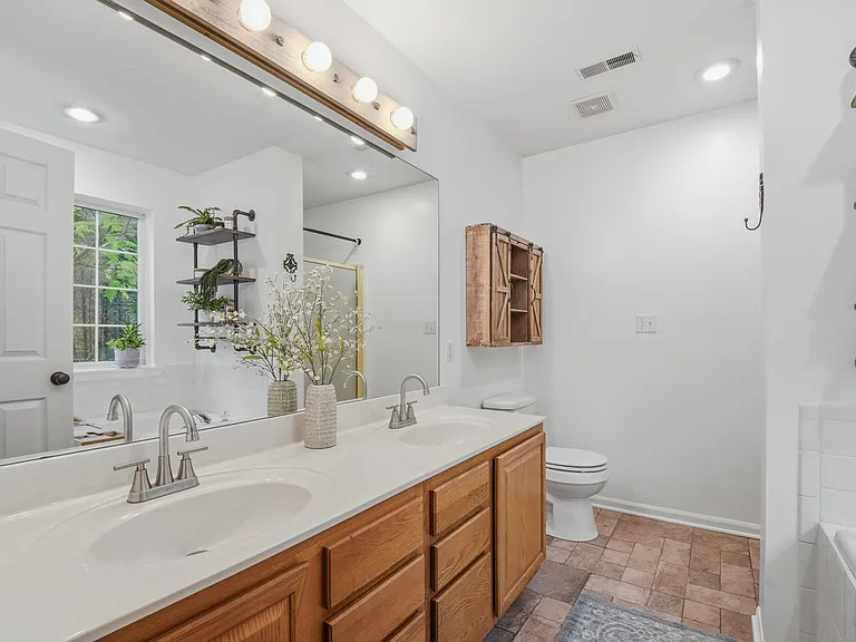 209 Norwich Dr — Photo 22