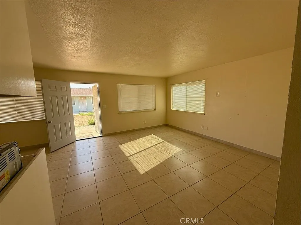 1 bed, 720 sqft, $1,300 — Photo 4