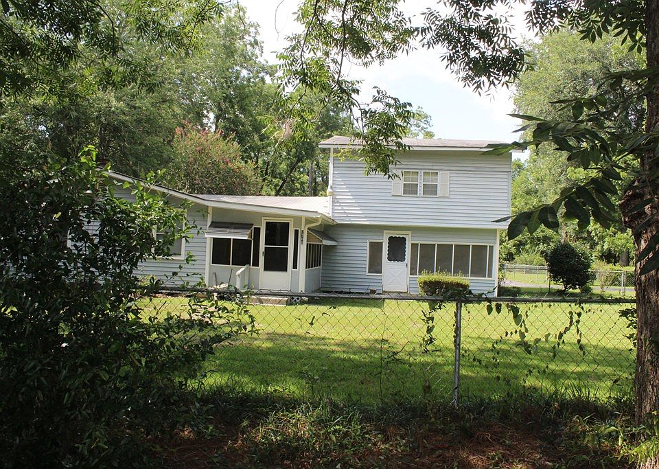 2nd image of 2700 Dogwood Cir