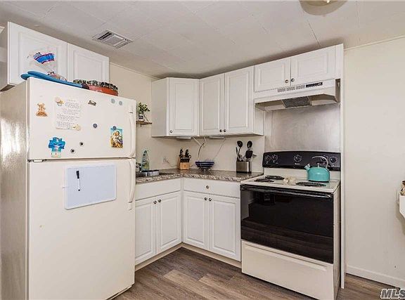 4th image of 50 Kalmia St