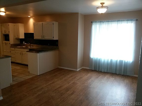 5th image of 7814 N 122nd East Ave
