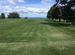 1258 Lake Rd, Conneaut, OH 44030