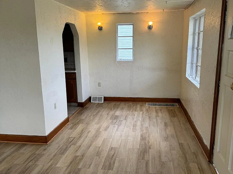 807 Potomac Ave — Photo 24